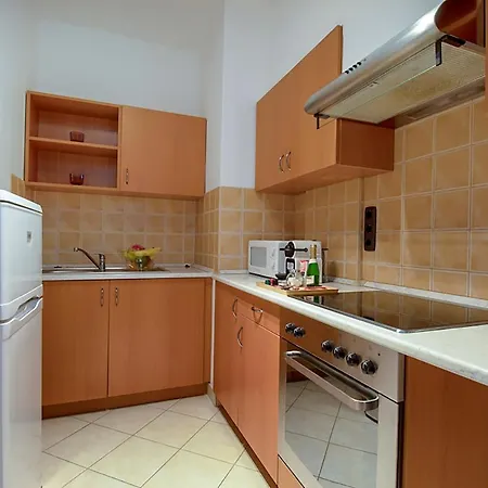 Lotus Gozsdu Apartment *